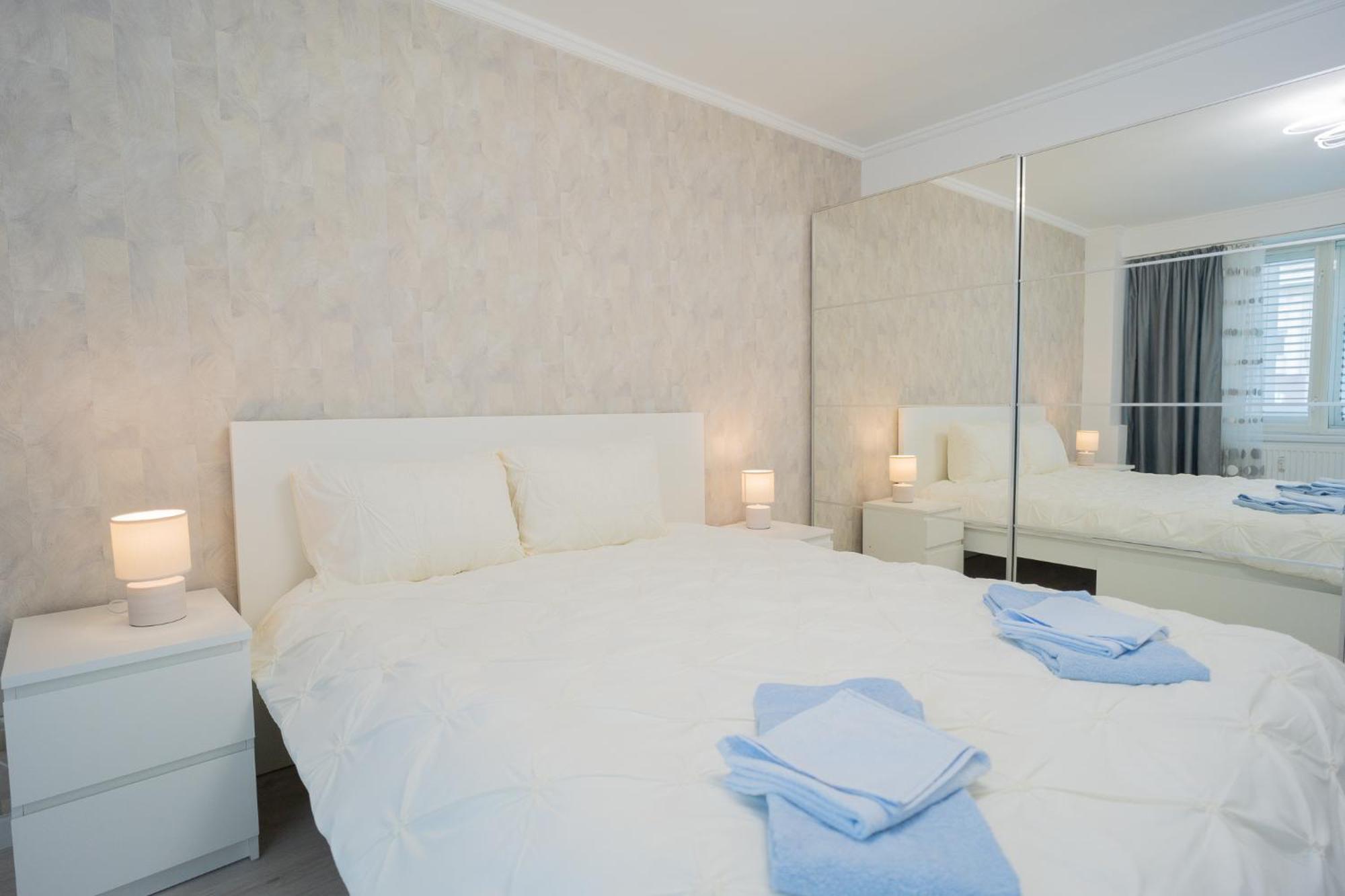 Ferienwohnung Luxury 2Br On Decebal Avenue Bukarest Exterior foto