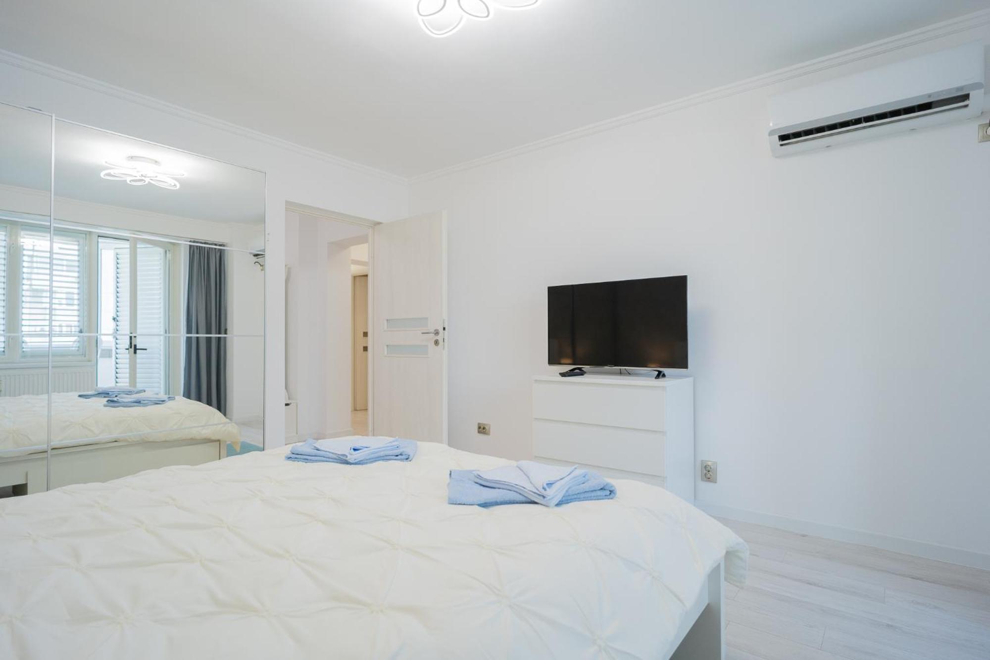 Ferienwohnung Luxury 2Br On Decebal Avenue Bukarest Exterior foto